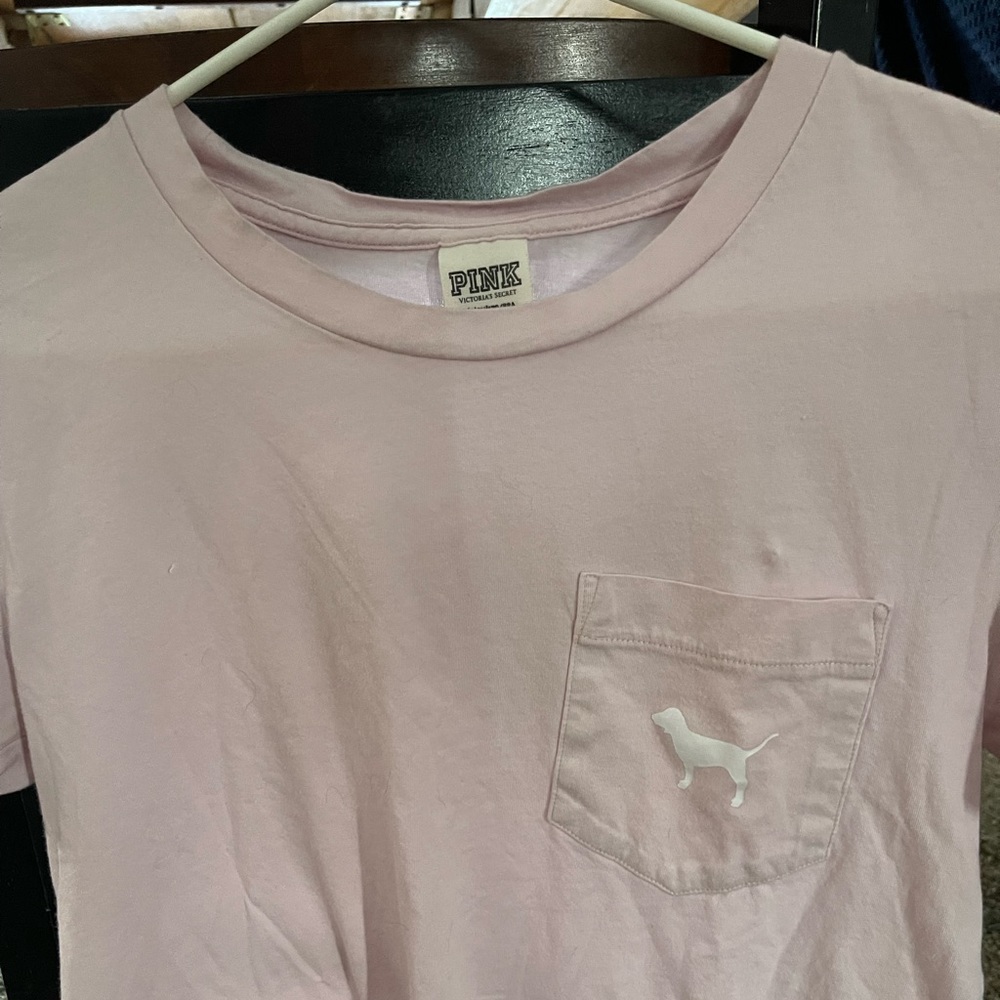 Light pink crop t-shirt with colorful dog on back